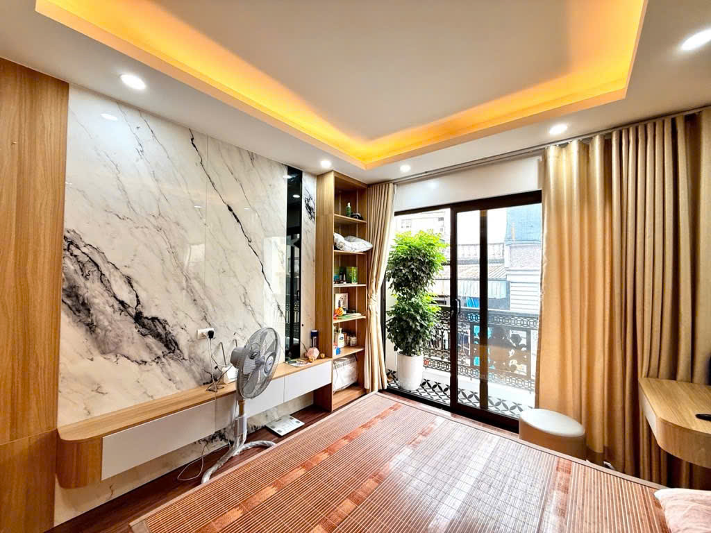 Tôi cần bán nhà riêng phố Tân Mai, q Hoàng Mai 47m 6T- Gara Ô tô, Lô góc. LH CC Hiền: 0986430899
